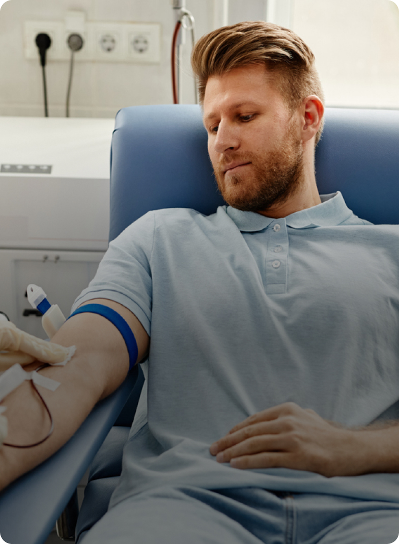 6 000 Kč a cestovní pojištění zdarma pro dárce krve a kostní dřeně